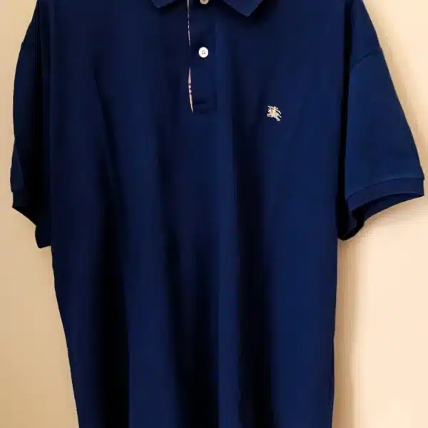 Polo Vintage Manga Curta – Azul-Escuro com Detalhe Xadrez